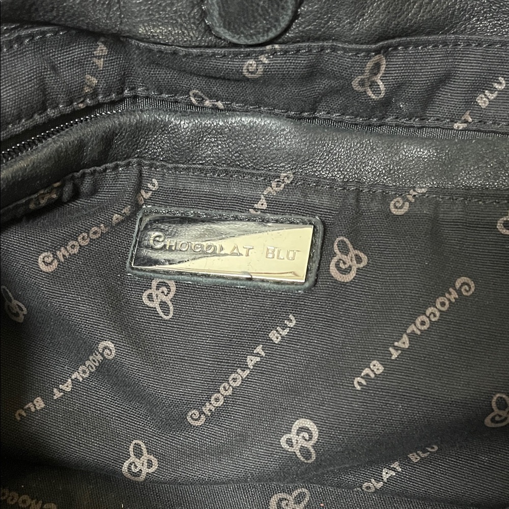 Chocolat Blu Elegant Black Leather Shoulder Bag - Picture 3 of 4